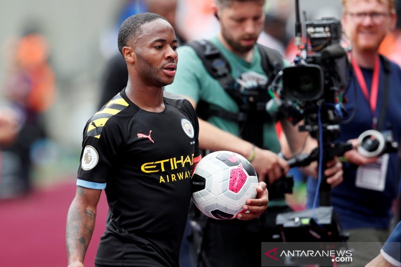 Sterling didukung jadi penyerang tengah Manchester City