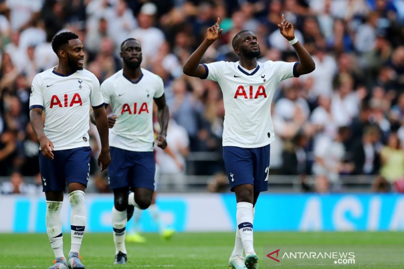 Tottenham hantam Villa 3-1