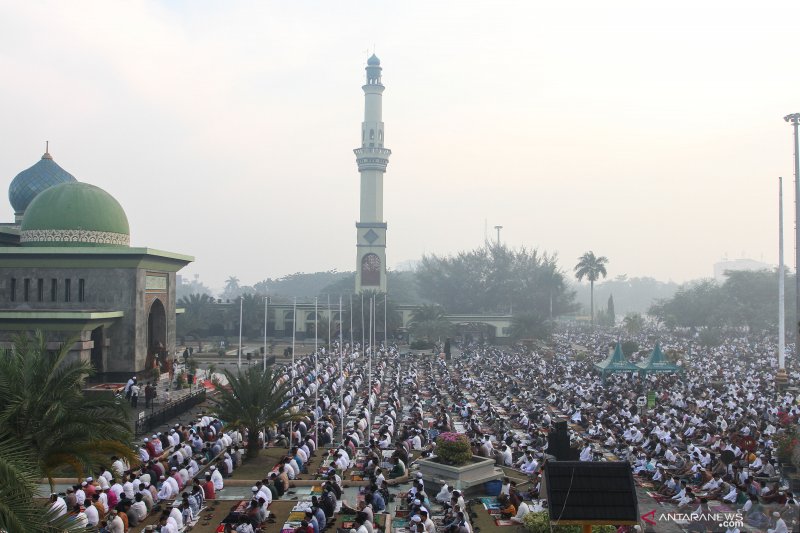 Sholat Idul Adha di tengah kabut asap