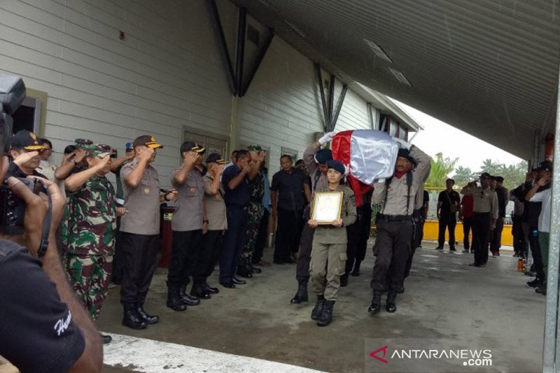 Kemarin, polisi gugur di Papua hingga sayembara penangkapan buaya
