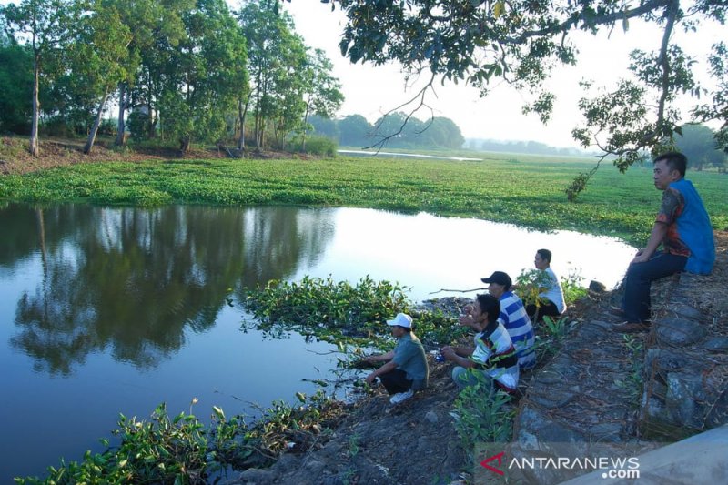 Sensasi memancing di Bendungan Raman Metro