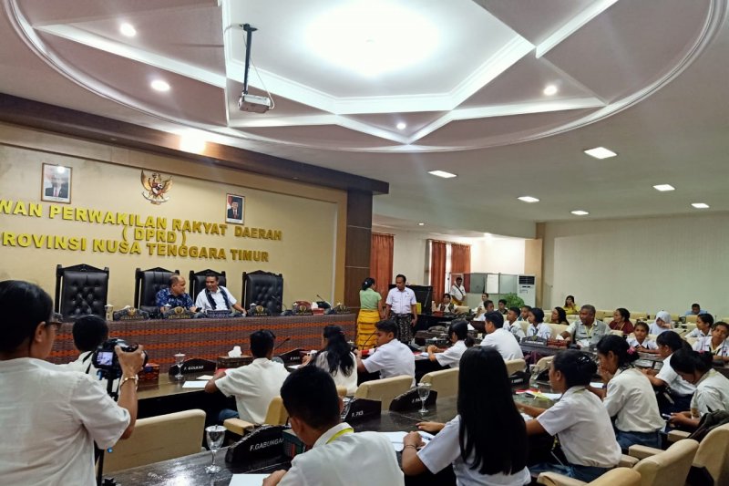 Golkar NTT gelar kegiatan Student goes to Parliament