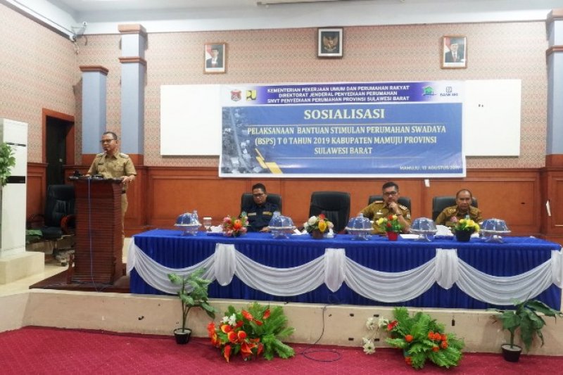 Ratusan kepala keluarga di Mamuju terima BSPS