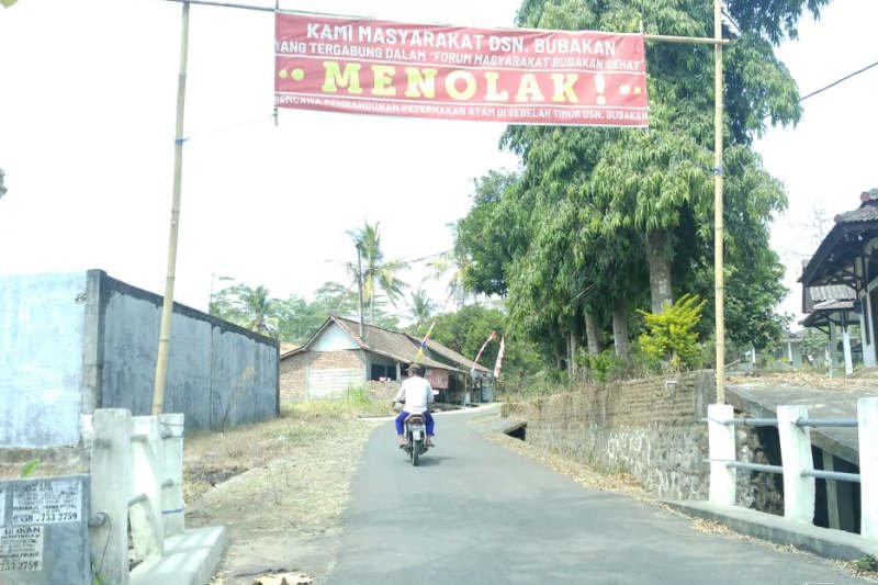 Warga Dusun Bubakan tolak pendirian peternakan ayam di sekitar pemukiman