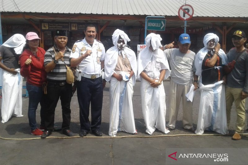 930 Hantu Pocong Nyanyi HD Terbaru