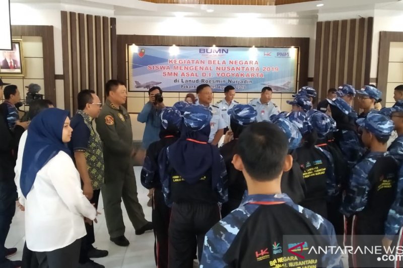 Lanud Roesmin Nurjadin pamerkan Alutsista kepada peserta SMN