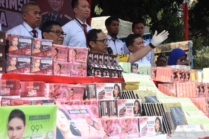 Rilis kasus penyelundupan kosmetik dan obat ilegal