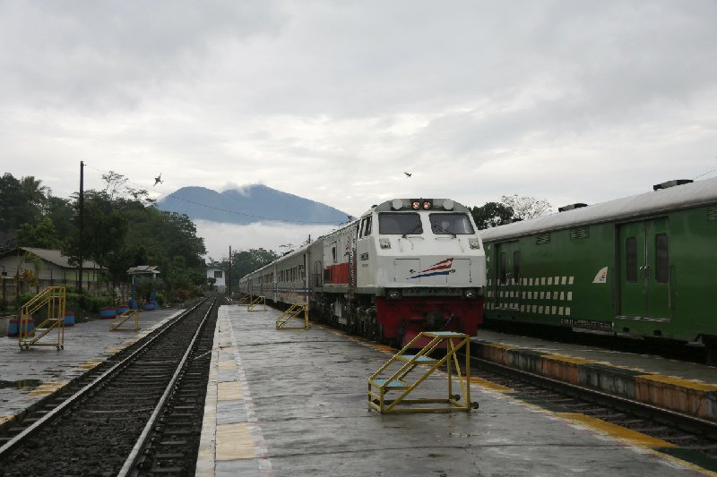 Jalur kereta api lintas Garut kembali normal