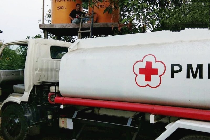 PMI Kotim pasok air bersih ke desa dilanda kekeringan