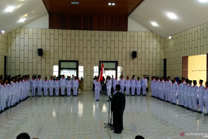 Paskibraka perempuan Solok Selatan kini kenakan celana panjang