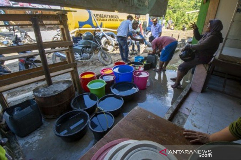 Suplai air bersih korban banjir bandang