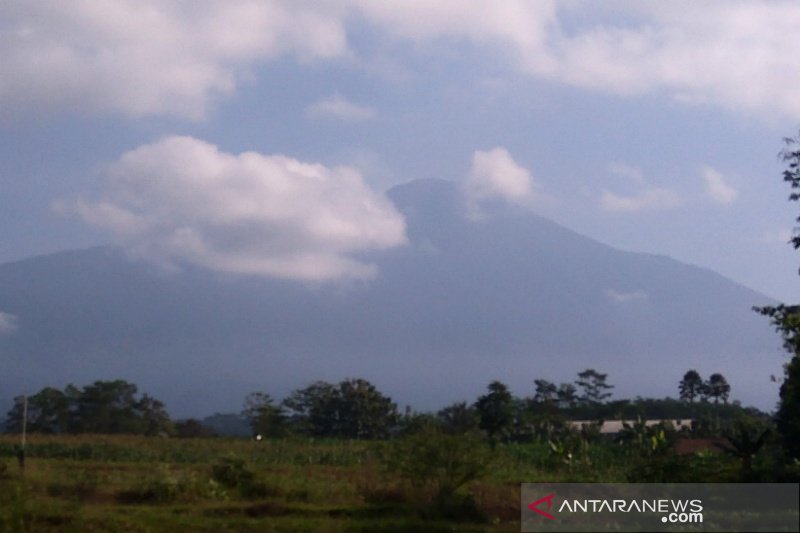 PVMBG sebut aktivitas kegempaan Gunung Slamet masih fluktuatif