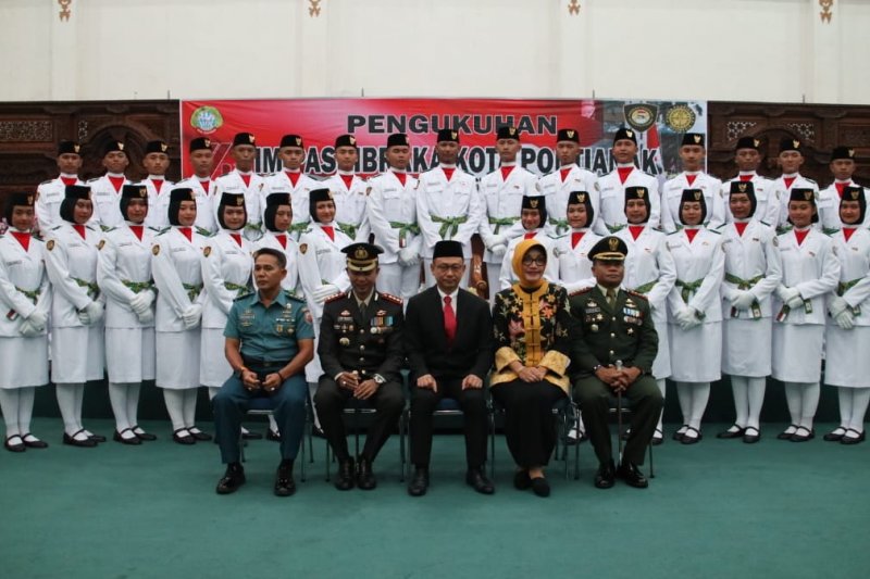 Wali Kota Pontianak kukuhkan 32 anggota Paskibraka