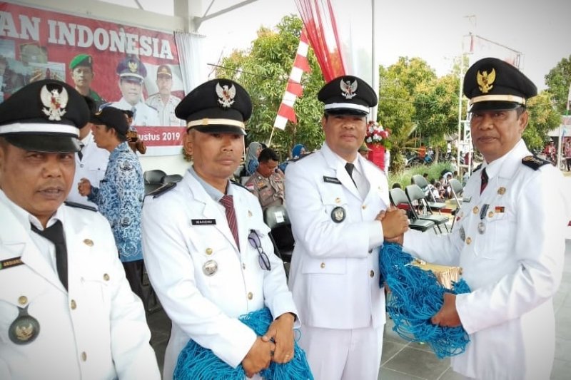 Pemerintah kecamatan ini bagikan jaring cegah buaya masuk rumah warga
