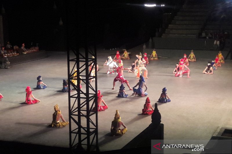 SMN 2019- Peserta Siswa Mengenal Nusantara Riau diajak menyaksikan "Ramayana Ballet"