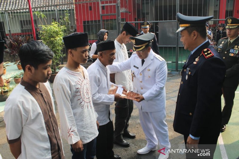 Dapat remisi HUT Kemerdekaan, 11 warga binaan Lapas Cianjur langsung bebas