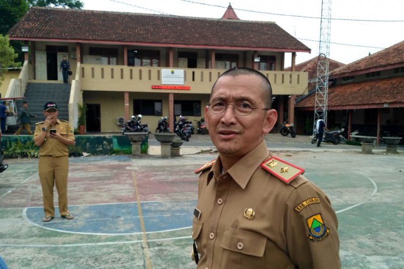 Belasan kecamatan terdampak kemarau di Cianjur dipasok air bersih