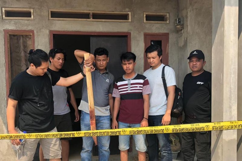 Pelarian pelaku pembunuhan satu keluarga berakhir saat diciduk di kampung halamannya di Lampung