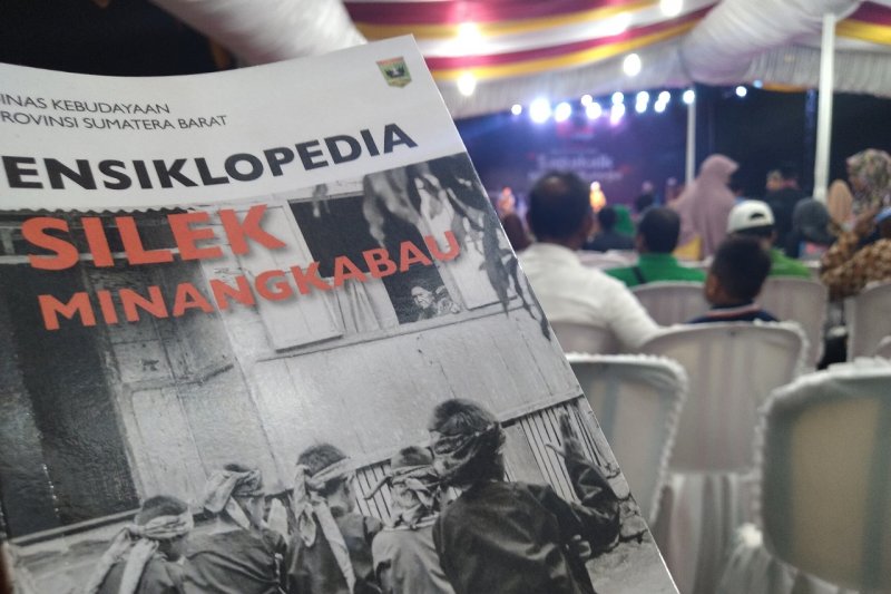 Ensikopedia Silek Minangkabau jadi Kado Pembuka SAF