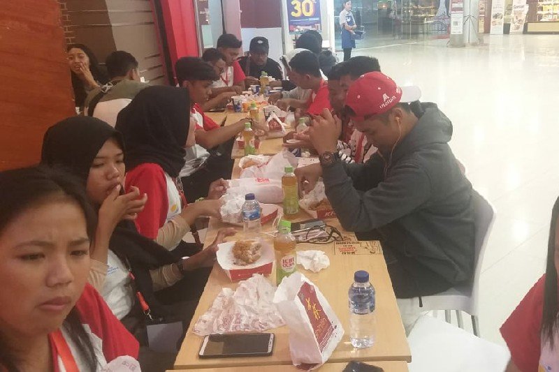 Peserta SMN disabilitas asal Sulteng suka ayam goreng Medan
