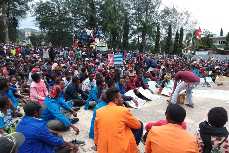 Aktivitas masyarakat di Kabupaten Fakfak kembali normal