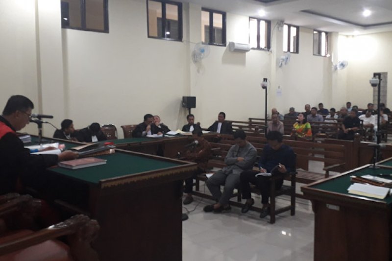 Bupati Mesuji nonaktif bacakan pembelaan sidang suap proyek