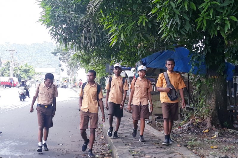 Pelajar di Manokwari sudah masuk sekolah, tetapi belum optimal