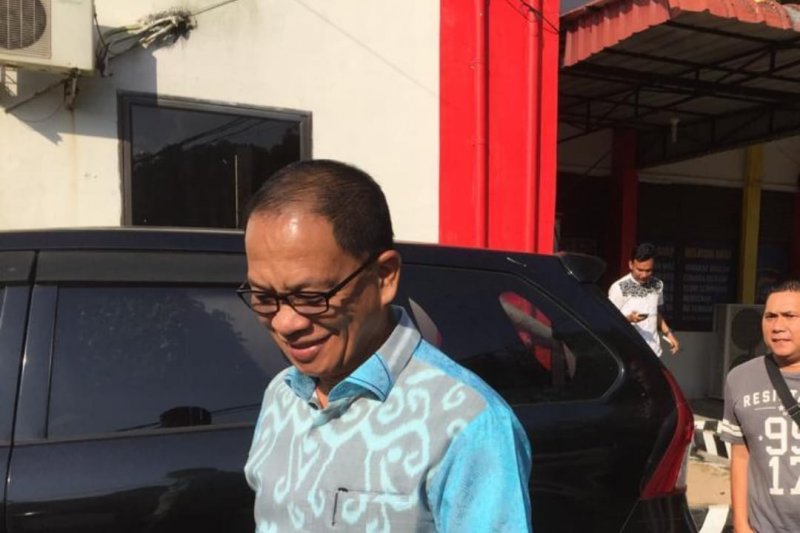 Bupati Lingga bantah diperiksa KPK