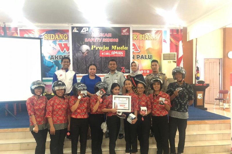 Honda edukasi cara berkendara aman kepada mahasiswa Akper BK Palu