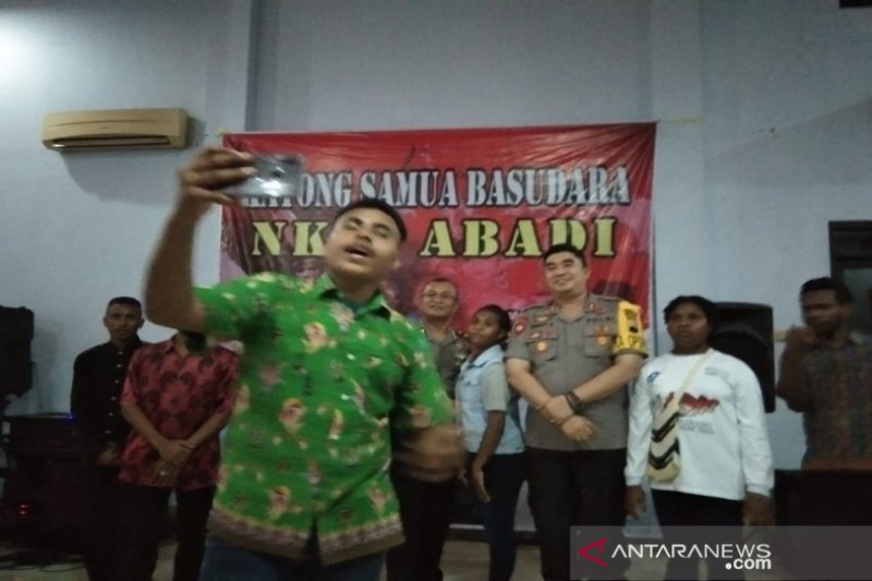 Polisi beri motivasi warga Papua di Pekalongan