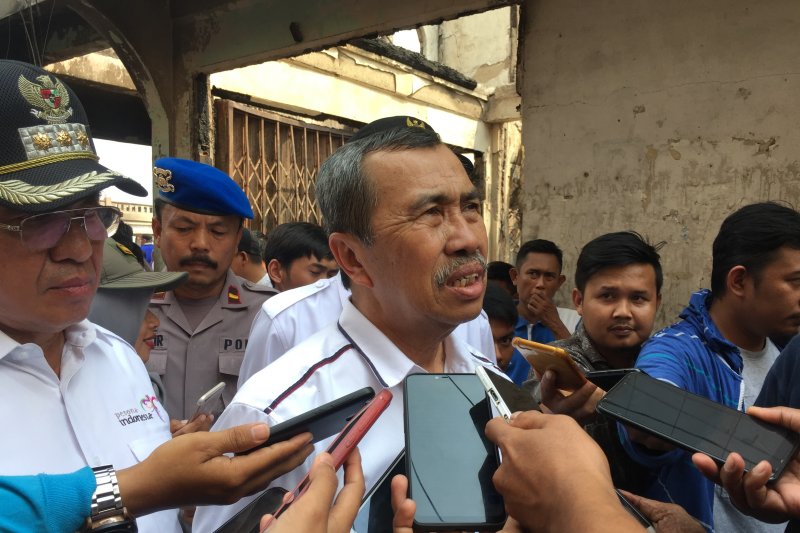 Gubernur Syamsuar beri penghargaan siswa Riau berprestasi tingkat nasional dan internasional