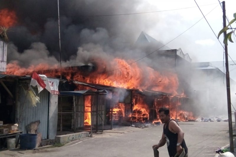 10 bangunan ludes terbakar di Pasar Sungai Apit