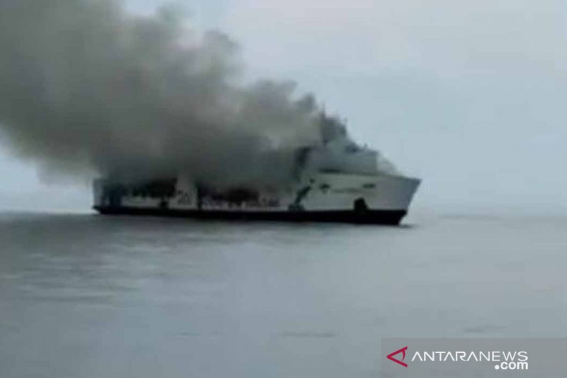 Korban selamat kebakaran Kapal Santika 294 orang