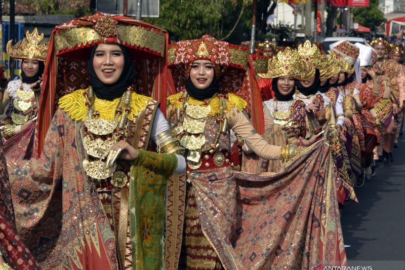 Jenis-jenis pakaian adat Lampung untuk wanita