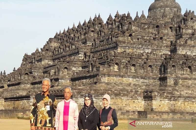 Raja Malaysia kagumi arsitektur Candi Borobudur