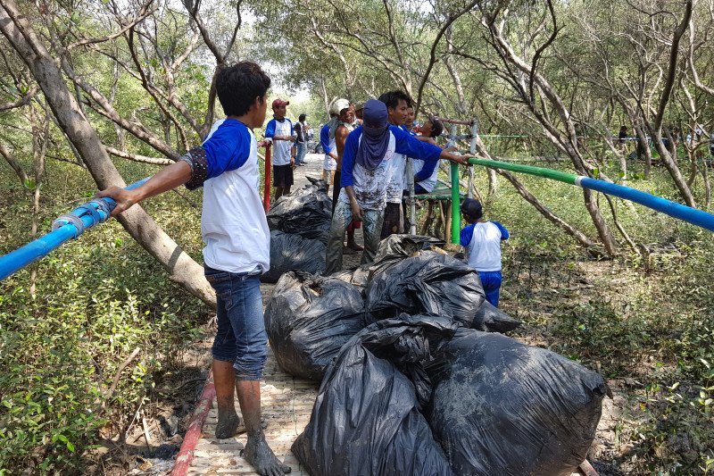 Coastal Clean Up Ekowisata Mangrove Muaragembong Bekasi