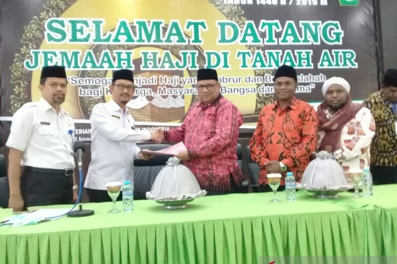 Jamaah haji asal Papua tiba di Makassar