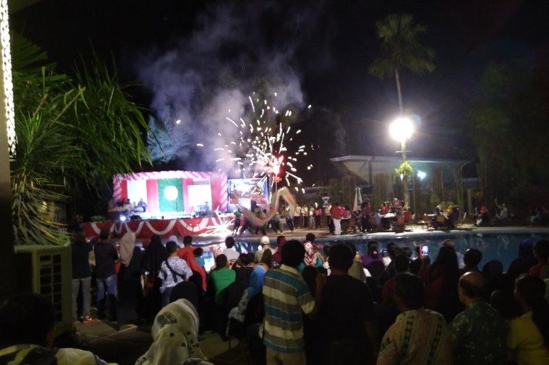 Unik! Warga Kampung Pondok Rayakan HUT ke-74 RI di Hotel Bintang 4
