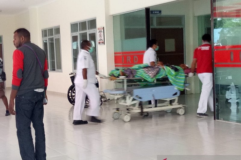 Papua Terkini - Anggota Polri korban kerusuhan Deiyai keluar RSUD Mimika
