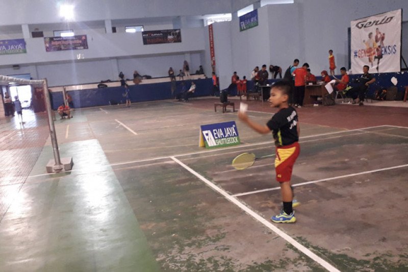 Pebulutangkis murid SD masuk semi final Bandarlampung Cup II