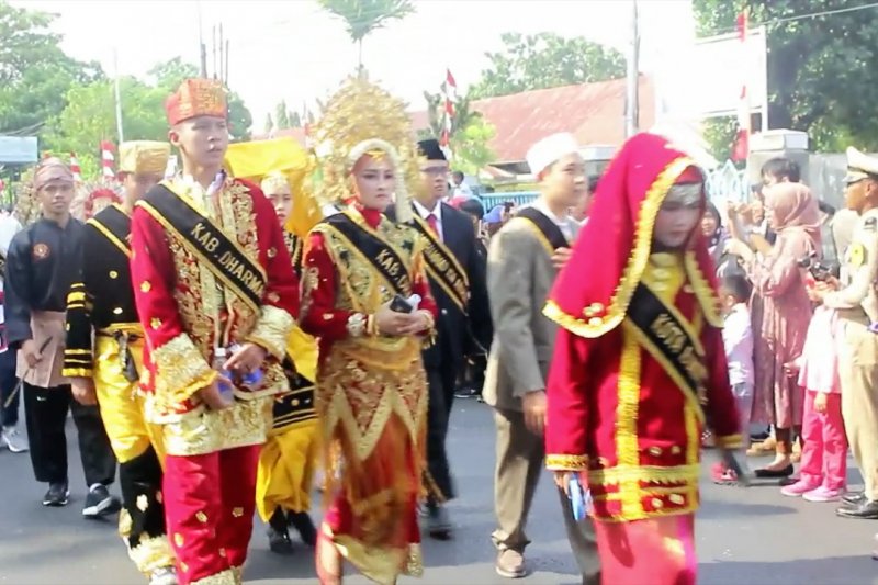 Pakaian Adat Sulawesi Tenggara - Baju Adat Tradisional