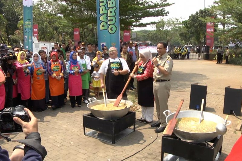 Pemprov DKI bagikan daging kurban olahan koki hotel