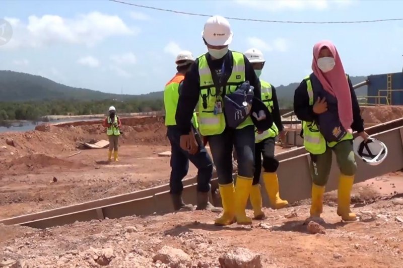 Siswa asal Kendari kunjungi pengolahan biji timah di Belitung Timur
