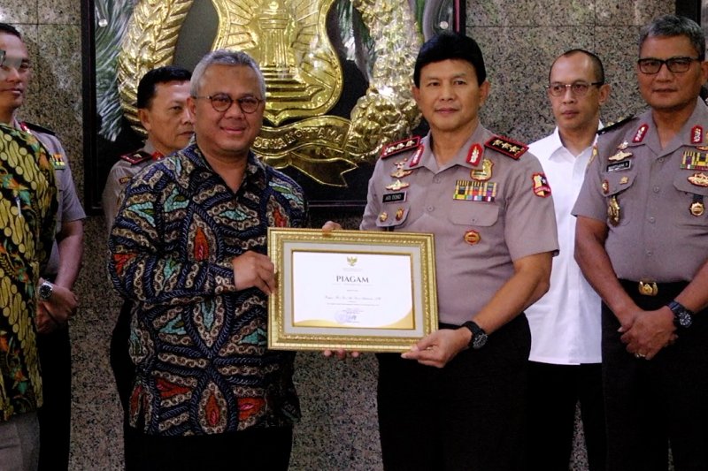 Sukses amankan pemilu, KPU berikan penghargaan kepada Polri