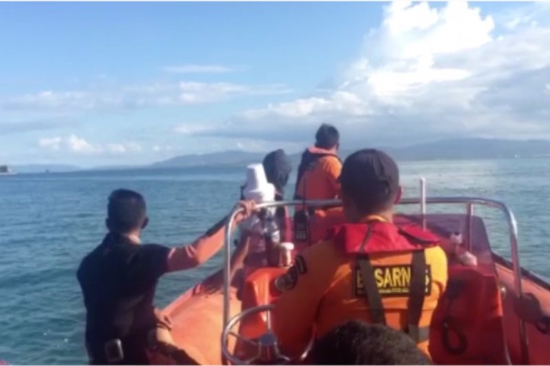 Basarnas perluas zona pencarian korban KM Izhar