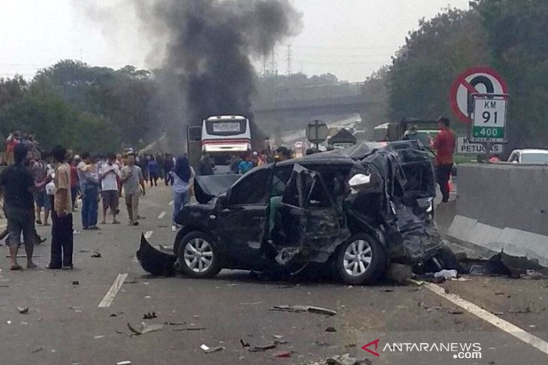 Tabrakan beruntun di Cipularang terjadi pukul 13.00 WIB