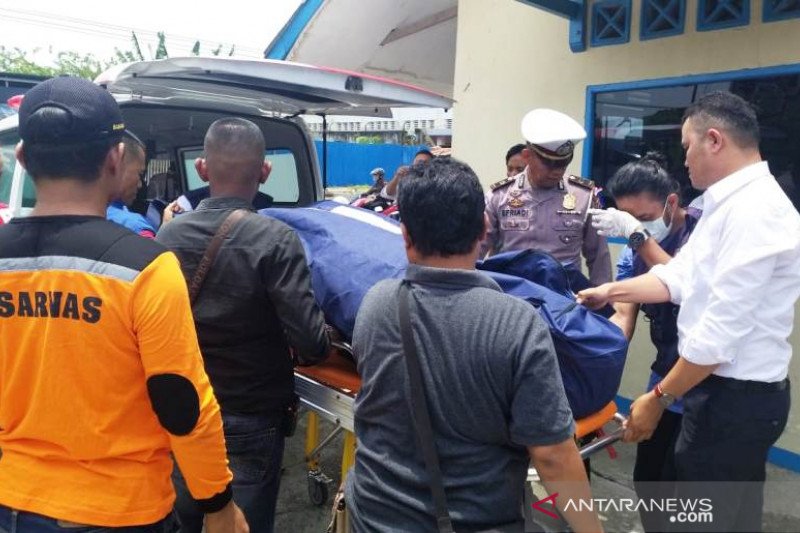 Warga temukan mayat pria tanpa identitas mengapung di Batang Arau