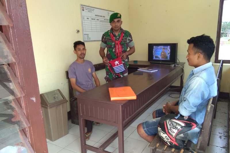 Satgas Yonif 734/SNS hentikan pengendara bawa atribut OPM