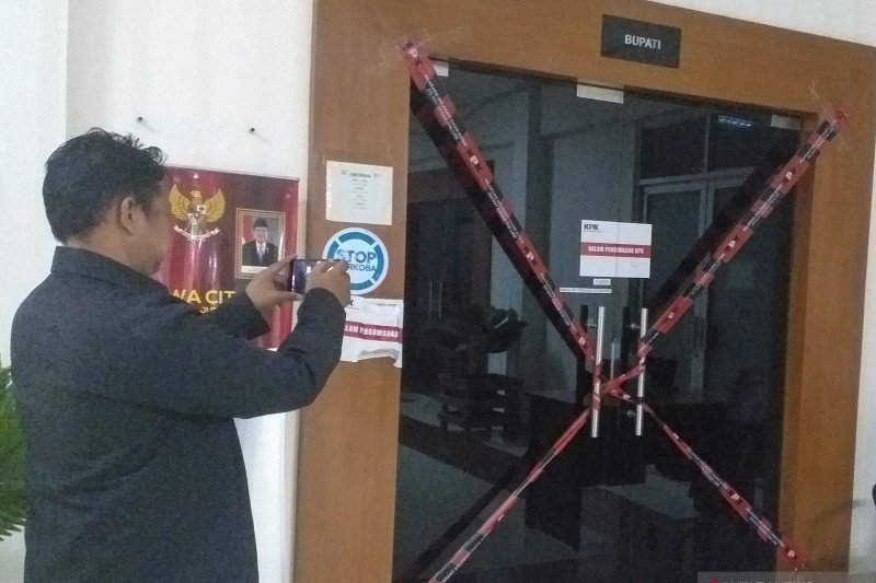 Periksa eks anggota DPRD, KPK dalami aliran dana korupsi Muara Enim