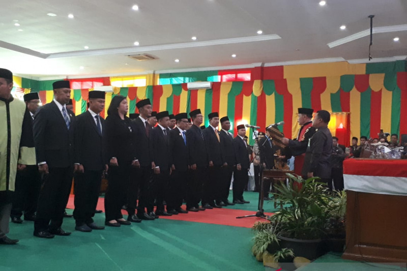 Kisah dua bersaudara beda partai di DPRD Lingga